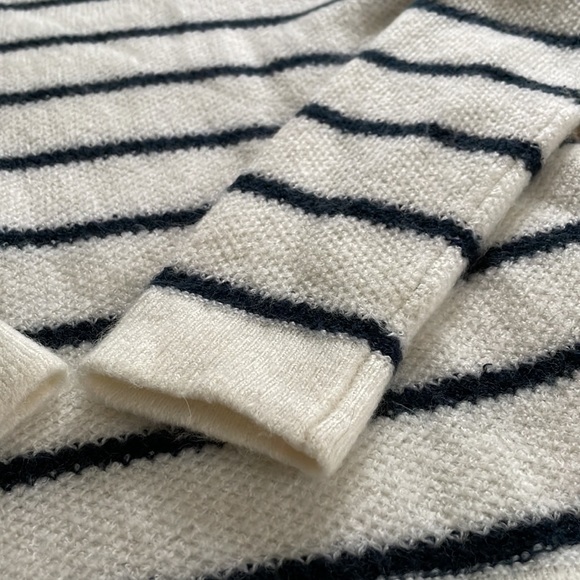 Abercrombie & Fitch 3/4 zip Collar, Blue/White Stripe Sweater - Picture 3 of 6